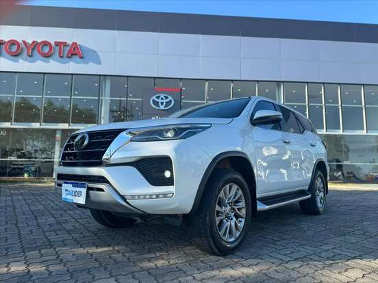 TOYOTA-HILUX SW4-2.8 D-4D TURBO DIESEL SRX 7L 4X4 AUTOMÁTICO TOYOTA-HILUX SW4-2023