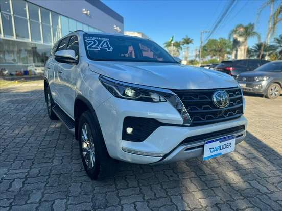 TOYOTA-HILUX SW4-2023