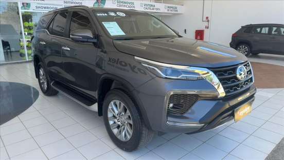 TOYOTA-HILUX SW4-2023