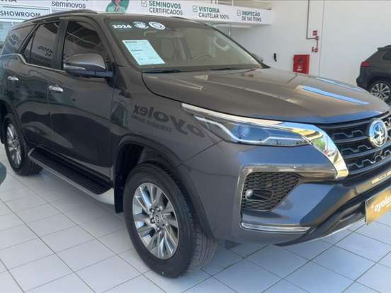 TOYOTA-HILUX SW4-2.8 D-4D TURBO DIESEL SRX 7L 4X4 AUTOMÁTICO TOYOTA-HILUX SW4-2023