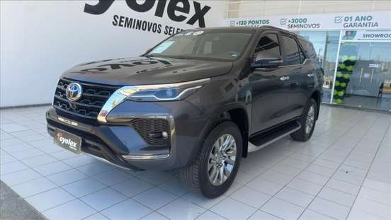 TOYOTA-HILUX SW4-2.8 D-4D TURBO DIESEL SRX 7L 4X4 AUTOMÁTICO TOYOTA-HILUX SW4-2023