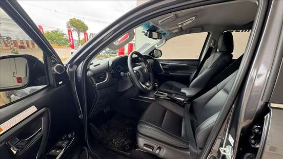 TOYOTA-HILUX SW4-2023