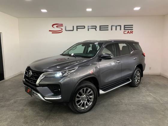 TOYOTA HILUX SW4 2.8 D-4D TURBO DIESEL SRX 7L 4X4 AUTOMÁTICO