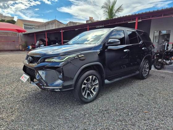 TOYOTA HILUX SW4 2.8 D-4D TURBO DIESEL SRX 7L 4X4 AUTOMÁTICO