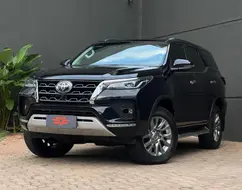 TOYOTA HILUX SW4 2.8 D-4D TURBO DIESEL SRX 7L 4X4 AUTOMÁTICO TOYOTA HILUX SW4 2.8 D-4D TURBO DIESEL SRX 7L 4X4 AUTOMÁTICO