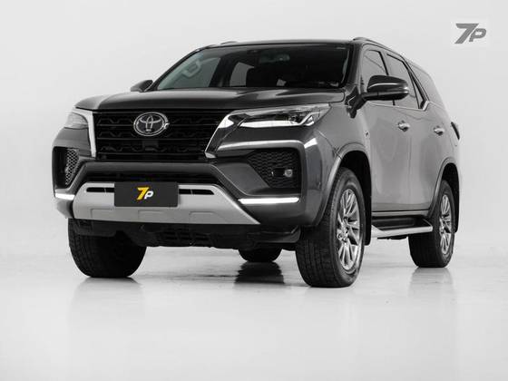 TOYOTA HILUX SW4 2.8 D-4D TURBO DIESEL SRX 7L 4X4 AUTOMÁTICO