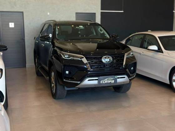 TOYOTA HILUX SW4 2.8 D-4D TURBO DIESEL SRX 7L 4X4 AUTOMÁTICO