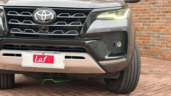 TOYOTA-HILUX SW4-2.8 D-4D TURBO DIESEL SRX 7L 4X4 AUTOMÁTICO TOYOTA-HILUX SW4-2023