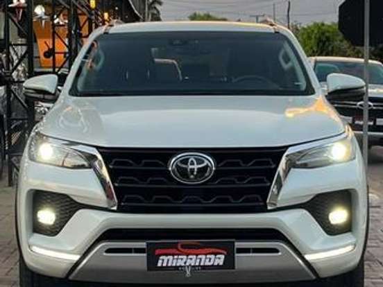 TOYOTA-HILUX SW4-2.8 D-4D TURBO DIESEL SRX 7L 4X4 AUTOMÁTICO TOYOTA-HILUX SW4-2021