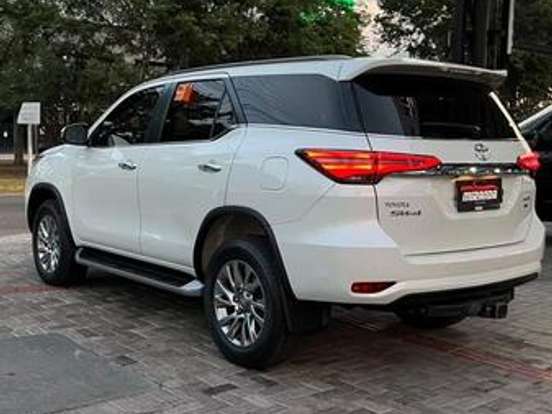TOYOTA-HILUX SW4-2.8 D-4D TURBO DIESEL SRX 7L 4X4 AUTOMÁTICO TOYOTA-HILUX SW4-2021