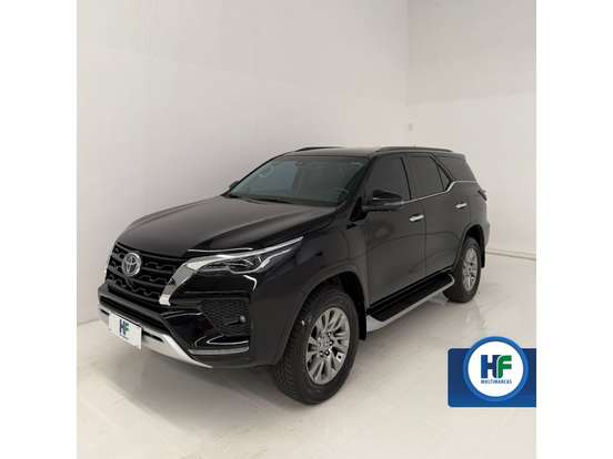 TOYOTA-HILUX SW4-2.8 D-4D TURBO DIESEL SRX 7L 4X4 AUTOMÁTICO TOYOTA-HILUX SW4-2023