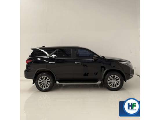 TOYOTA-HILUX SW4-2023