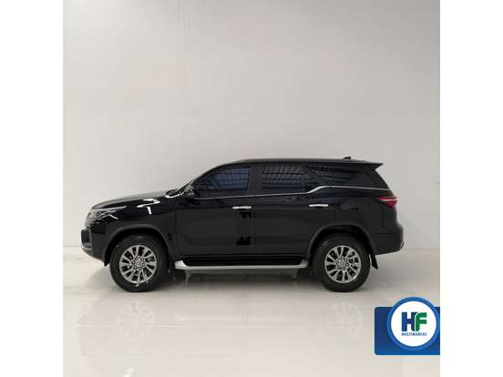 TOYOTA-HILUX SW4-2.8 D-4D TURBO DIESEL SRX 7L 4X4 AUTOMÁTICO TOYOTA-HILUX SW4-2023
