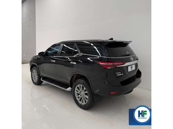 TOYOTA-HILUX SW4-2.8 D-4D TURBO DIESEL SRX 7L 4X4 AUTOMÁTICO TOYOTA-HILUX SW4-2023