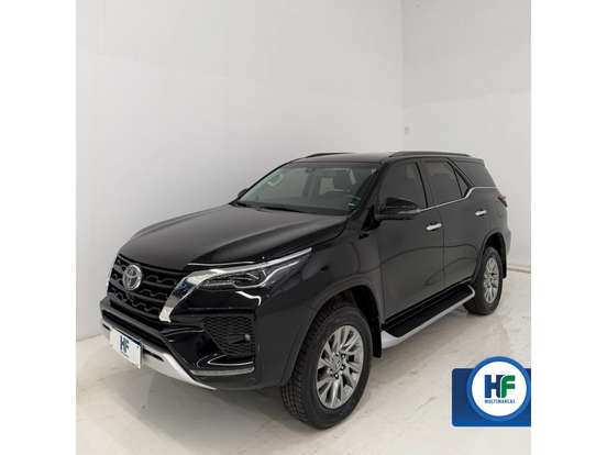 TOYOTA-HILUX SW4-2.8 D-4D TURBO DIESEL SRX 7L 4X4 AUTOMÁTICO TOYOTA-HILUX SW4-2023