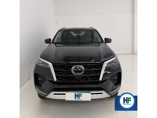 TOYOTA-HILUX SW4-2.8 D-4D TURBO DIESEL SRX 7L 4X4 AUTOMÁTICO TOYOTA-HILUX SW4-2023