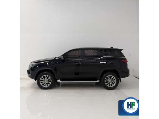 TOYOTA-HILUX SW4-2.8 D-4D TURBO DIESEL SRX 7L 4X4 AUTOMÁTICO TOYOTA-HILUX SW4-2023
