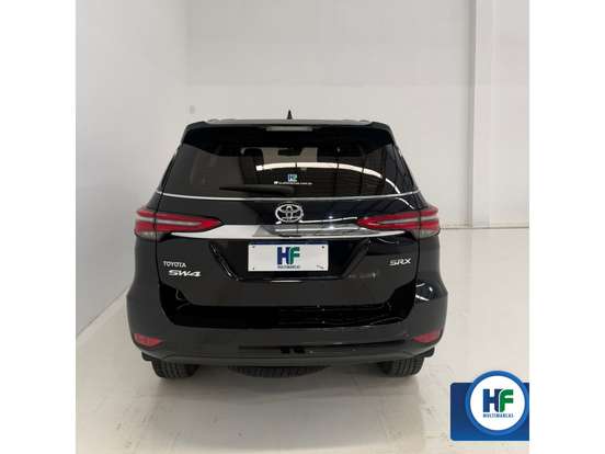 TOYOTA-HILUX SW4-2.8 D-4D TURBO DIESEL SRX 7L 4X4 AUTOMÁTICO TOYOTA-HILUX SW4-2023