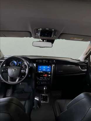 TOYOTA-HILUX SW4-2023