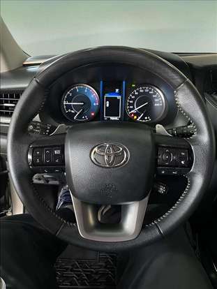 TOYOTA-HILUX SW4-2.8 D-4D TURBO DIESEL SRX PLATINUM 4X4 AUTOMÁTICO TOYOTA-HILUX SW4-2023