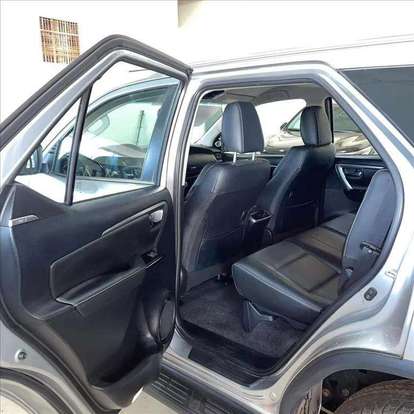 TOYOTA-HILUX SW4-2023