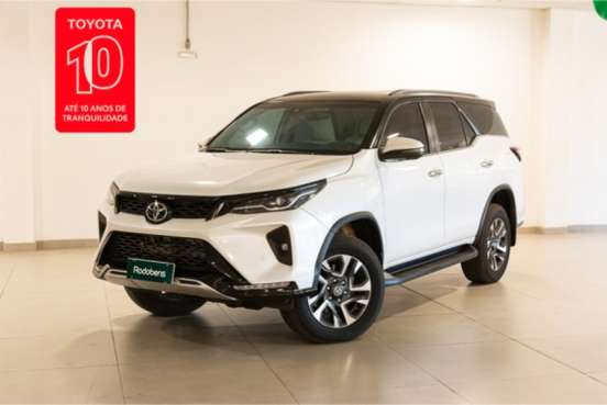 TOYOTA-HILUX SW4-2024