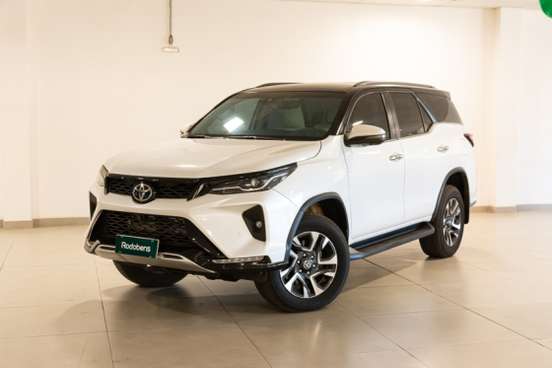 TOYOTA-HILUX SW4-2024