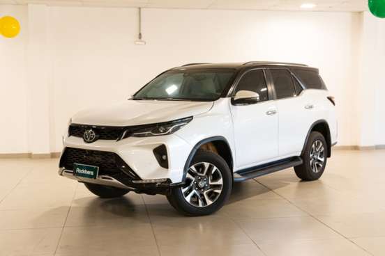 TOYOTA-HILUX SW4-2024