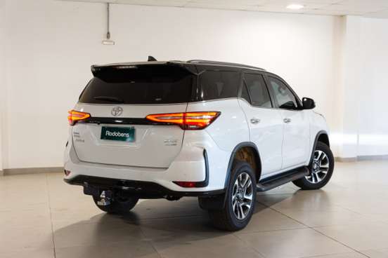 TOYOTA-HILUX SW4-2.8 D-4D TURBO DIESEL SRX PLATINUM 4X4 AUTOMÁTICO TOYOTA-HILUX SW4-2024