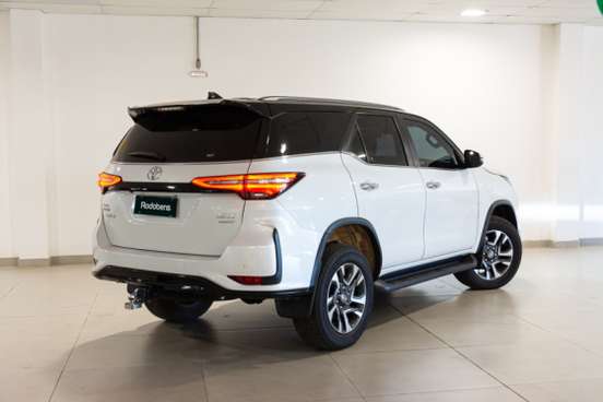 TOYOTA-HILUX SW4-2024
