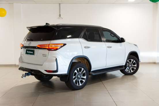 TOYOTA-HILUX SW4-2024