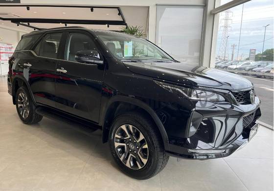 TOYOTA HILUX SW4 2.8 D-4D TURBO DIESEL SRX PLATINUM 4X4 AUTOMÁTICO