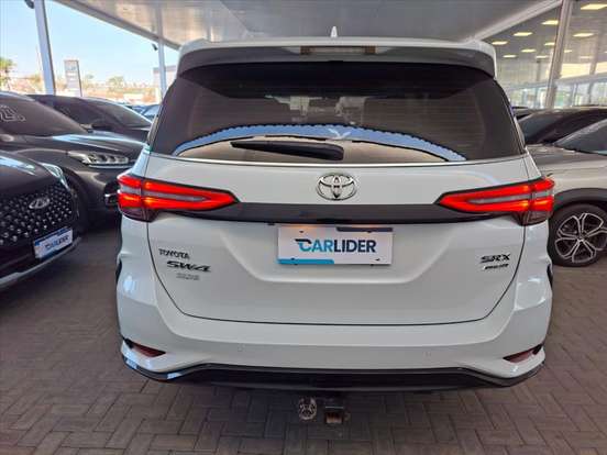 TOYOTA-HILUX SW4-2024