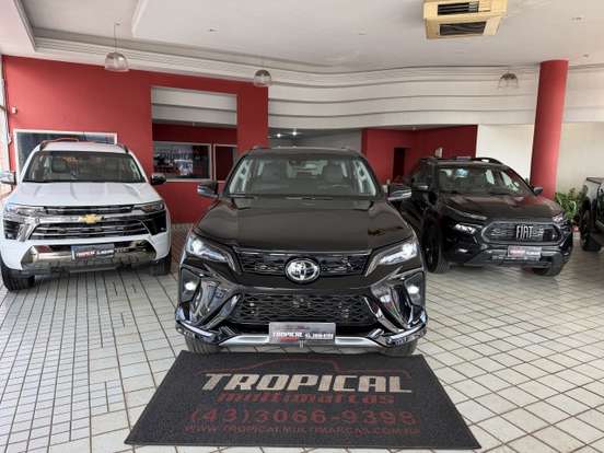 TOYOTA-HILUX SW4-2.8 D-4D TURBO DIESEL SRX PLATINUM 7L 4X4 AUTOMÁTICO TOYOTA-HILUX SW4-2025
