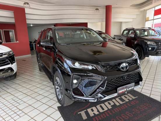 TOYOTA-HILUX SW4-2025