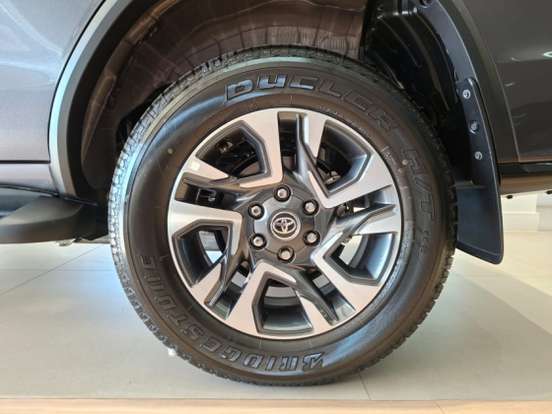 TOYOTA-HILUX SW4-2.8 D-4D TURBO DIESEL SRX PLATINUM 7L 4X4 AUTOMÁTICO TOYOTA-HILUX SW4-2026