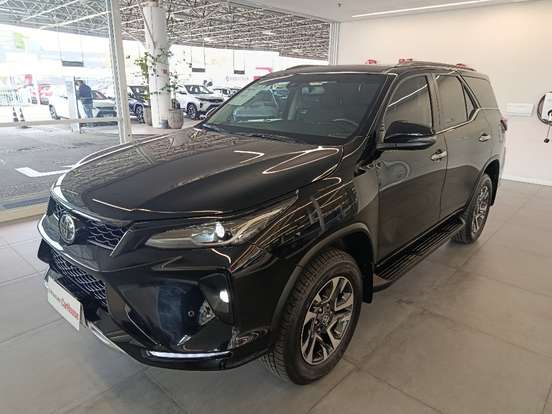 TOYOTA-HILUX SW4-2.8 D-4D TURBO DIESEL SRX PLATINUM 7L 4X4 AUTOMÁTICO TOYOTA-HILUX SW4-2025