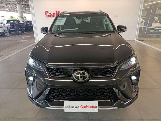 TOYOTA-HILUX SW4-2025