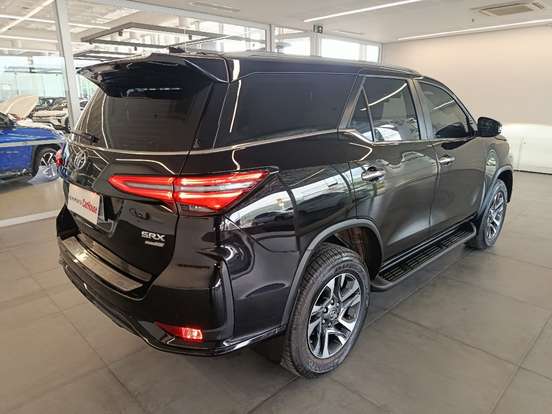 TOYOTA-HILUX SW4-2025
