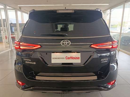 TOYOTA-HILUX SW4-2025