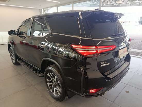 TOYOTA-HILUX SW4-2025