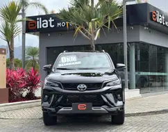 TOYOTA HILUX SW4 2.8 D-4D TURBO DIESEL SRX PLATINUM 7L 4X4 AUTOMÁTICO TOYOTA HILUX SW4 2.8 D-4D TURBO DIESEL SRX PLATINUM 7L 4X4 AUTOMÁTICO