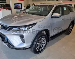 TOYOTA HILUX SW4 2.8 D-4D TURBO DIESEL SRX PLATINUM 7L 4X4 AUTOMÁTICO TOYOTA HILUX SW4 2.8 D-4D TURBO DIESEL SRX PLATINUM 7L 4X4 AUTOMÁTICO