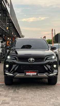 TOYOTA-HILUX SW4-2.8 D-4D TURBO DIESEL SRX PLATINUM 7L 4X4 AUTOMÁTICO TOYOTA-HILUX SW4-2024