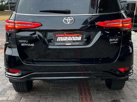 TOYOTA-HILUX SW4-2.8 D-4D TURBO DIESEL SRX PLATINUM 7L 4X4 AUTOMÁTICO TOYOTA-HILUX SW4-2024