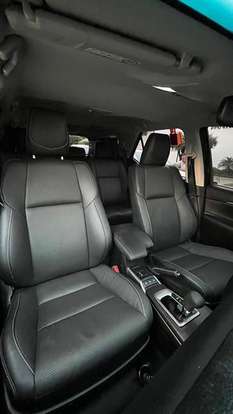 TOYOTA-HILUX SW4-2024