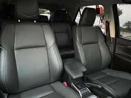 TOYOTA-HILUX SW4-2.8 D-4D TURBO DIESEL SRX PLATINUM 7L 4X4 AUTOMÁTICO TOYOTA-HILUX SW4-2024