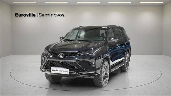 TOYOTA HILUX SW4 2.8 D-4D TURBO DIESEL SRX PLATINUM 7L 4X4 AUTOMÁTICO