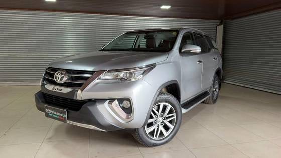 TOYOTA HILUX SW4 2.8 SRX 4X4 16V TURBO INTERCOOLER DIESEL 4P AUTOMÁTICO