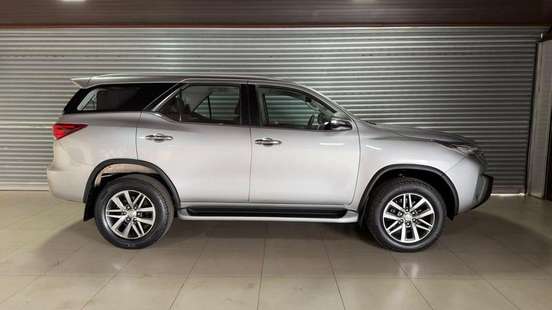 TOYOTA-HILUX SW4-2016